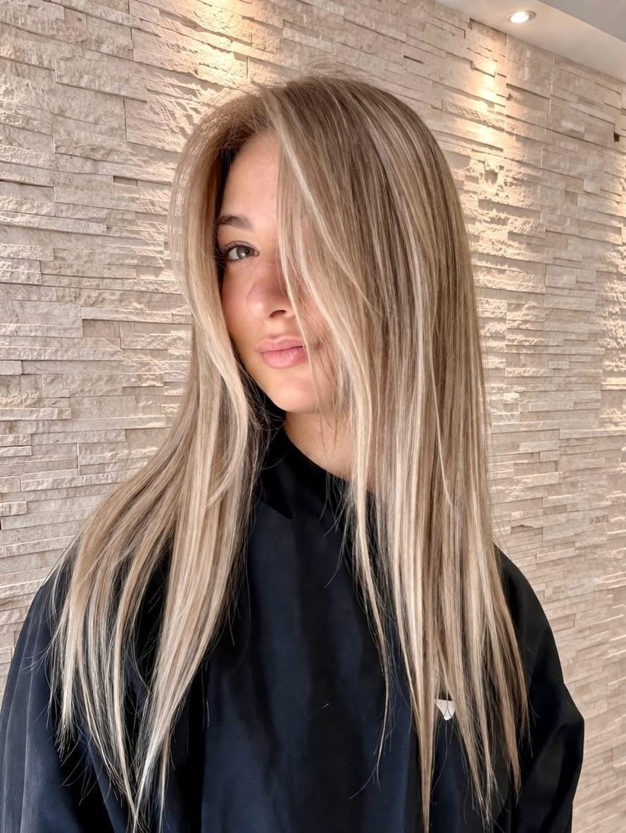 Capelli lunghi con schiaritura naturale